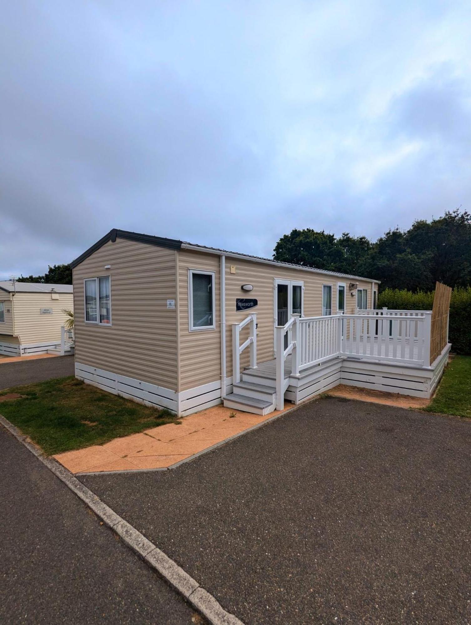Spacious Comfortable Holiday Home With Unique Layout On 5 Star Shorefield Holiday Park Milford on Sea Esterno foto
